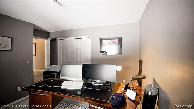 Builiding view thirty nine for 1671 Apple, Troy, MI. 48098