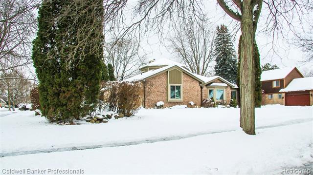 Builiding view two for 1671 Apple, Troy, MI. 48098