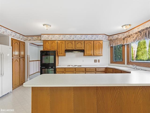 Builiding view eight for 6190 Silverstone, Troy, MI. 48085