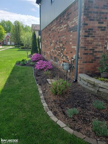 Builiding view fifty one for 6190 Silverstone, Troy, MI. 48085