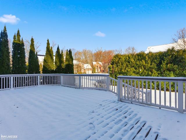 Builiding view forty five for 6190 Silverstone, Troy, MI. 48085