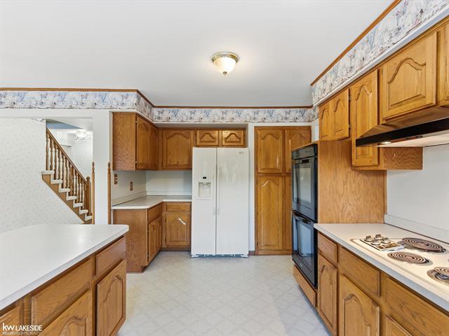 Builiding view fourteen for 6190 Silverstone, Troy, MI. 48085