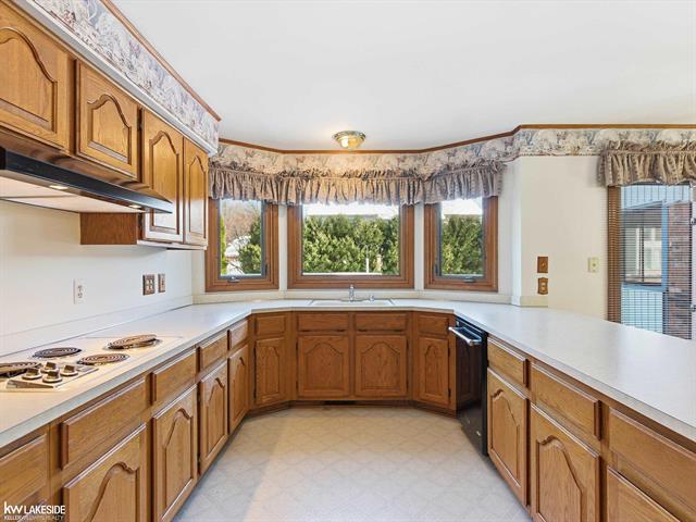 Builiding view nine for 6190 Silverstone, Troy, MI. 48085