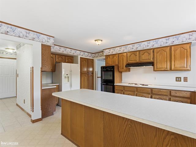 Builiding view thirteen for 6190 Silverstone, Troy, MI. 48085