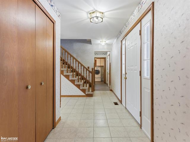 Builiding view thirty seven for 6190 Silverstone, Troy, MI. 48085