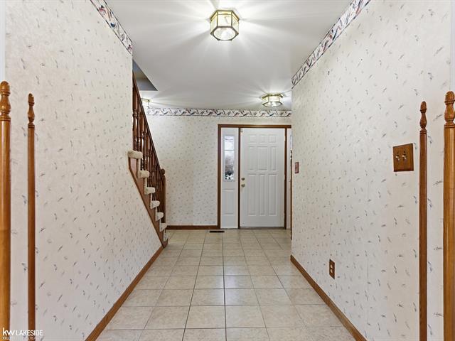 Builiding view thirty six for 6190 Silverstone, Troy, MI. 48085