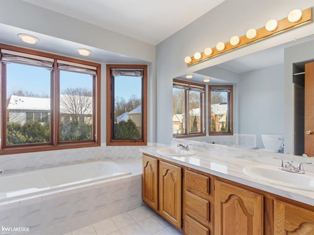 Builiding view thirty three for 6190 Silverstone, Troy, MI. 48085