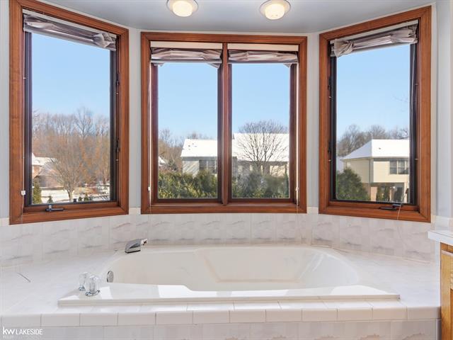 Builiding view thirty for 6190 Silverstone, Troy, MI. 48085