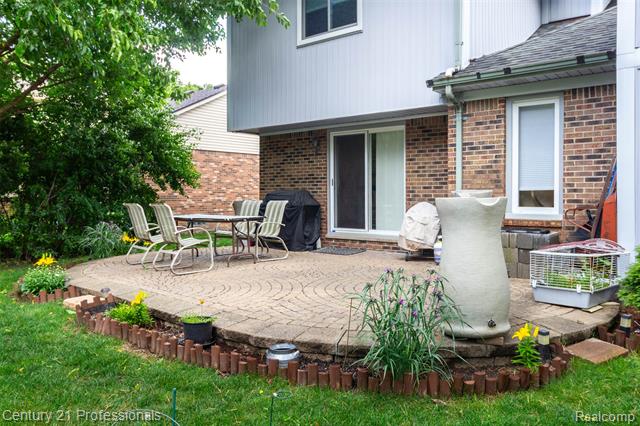Builiding view forty eight for 6241 Smithfield, Troy, MI. 48085