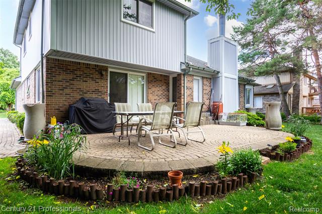 Builiding view forty nine for 6241 Smithfield, Troy, MI. 48085