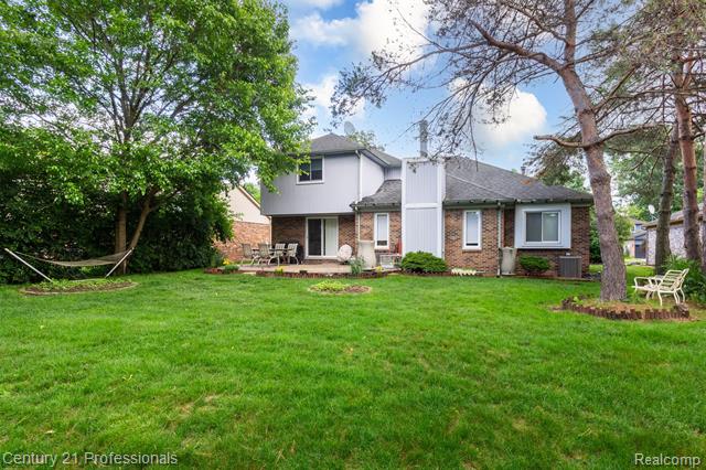 Builiding view forty seven for 6241 Smithfield, Troy, MI. 48085
