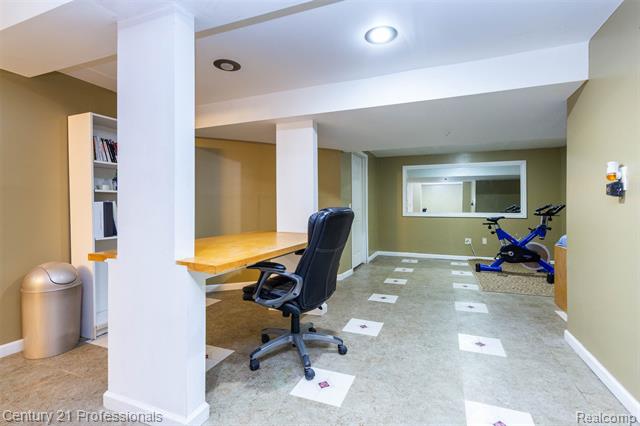 Builiding view thirty five for 6241 Smithfield, Troy, MI. 48085