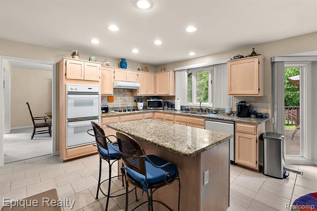 Builiding view eighteen for 1719 Hickory Bark, Bloomfield Hills, MI. 48304