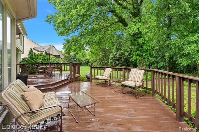 Builiding view five for 1719 Hickory Bark, Bloomfield Hills, MI. 48304