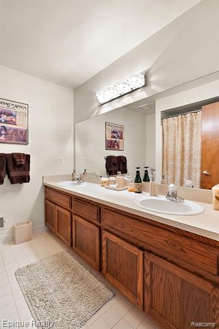 Builiding view forty four for 1719 Hickory Bark, Bloomfield Hills, MI. 48304