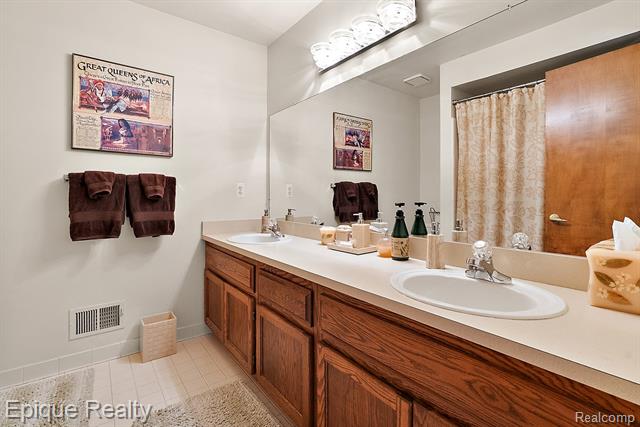 Builiding view forty three for 1719 Hickory Bark, Bloomfield Hills, MI. 48304