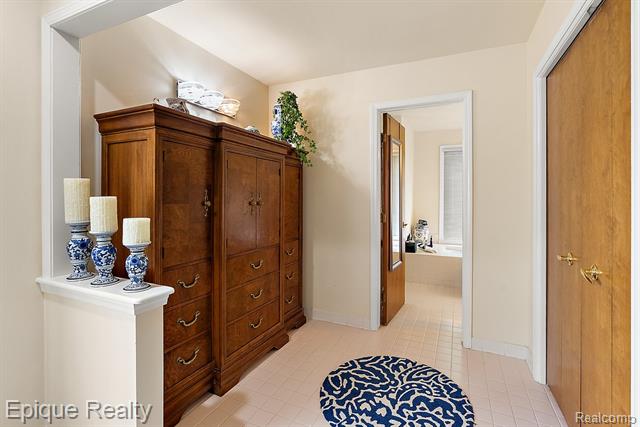 Builiding view thirty five for 1719 Hickory Bark, Bloomfield Hills, MI. 48304