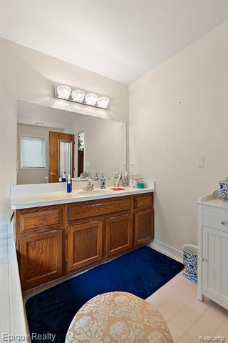 Builiding view thirty seven for 1719 Hickory Bark, Bloomfield Hills, MI. 48304