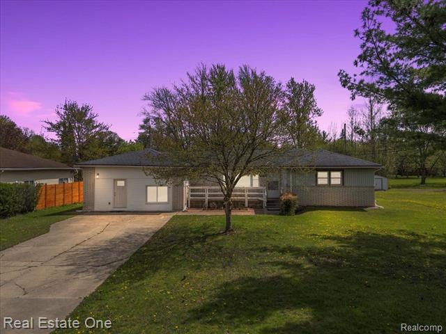 front view for 802 Hannah Ave, Troy, Mi. 48085