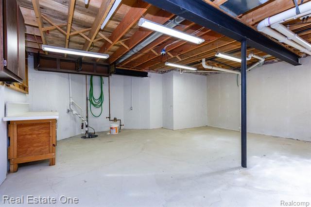Builiding view forty two for 1459 Almond, Troy, MI. 48098