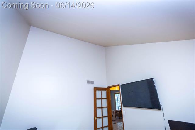 Builiding view fifteen for 6718 Forest Park, Troy, MI. 48098