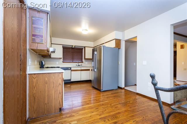 Builiding view ten for 6718 Forest Park, Troy, MI. 48098