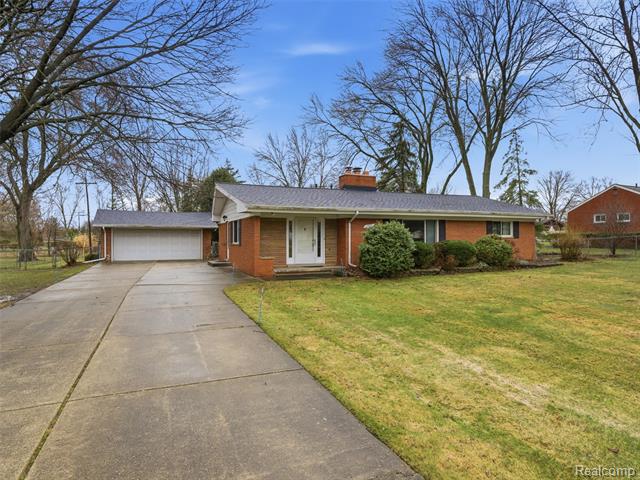 front view for 192 Booth Rd, Troy, Mi. 48085