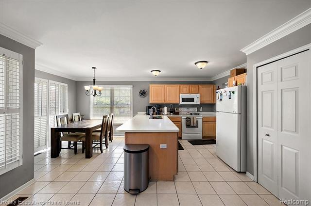 Builiding view eighteen for 899 Hathaway, Auburn Hills, MI. 48326