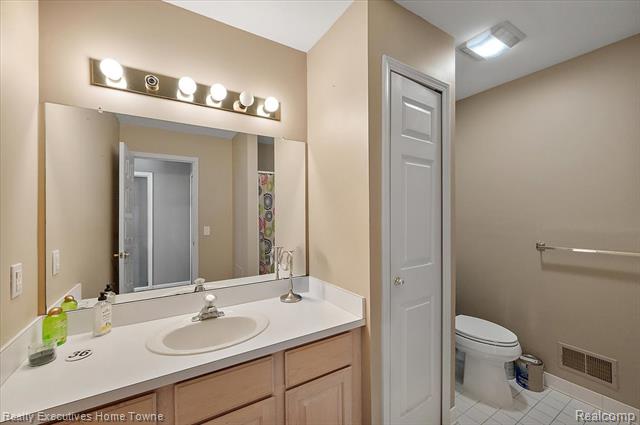 Builiding view thirty four for 899 Hathaway, Auburn Hills, MI. 48326
