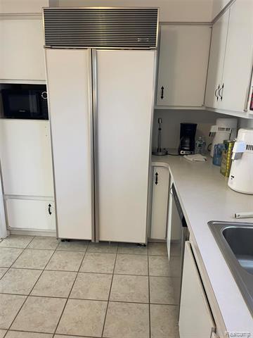 Builiding view forty one for 3443 Nichols, Auburn Hills, MI. 48326