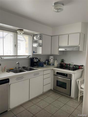 Builiding view forty seven for 3443 Nichols, Auburn Hills, MI. 48326