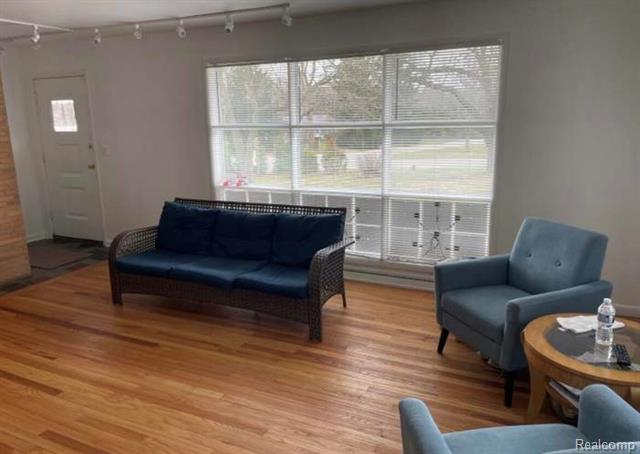 Builiding view seventeen for 3443 Nichols, Auburn Hills, MI. 48326