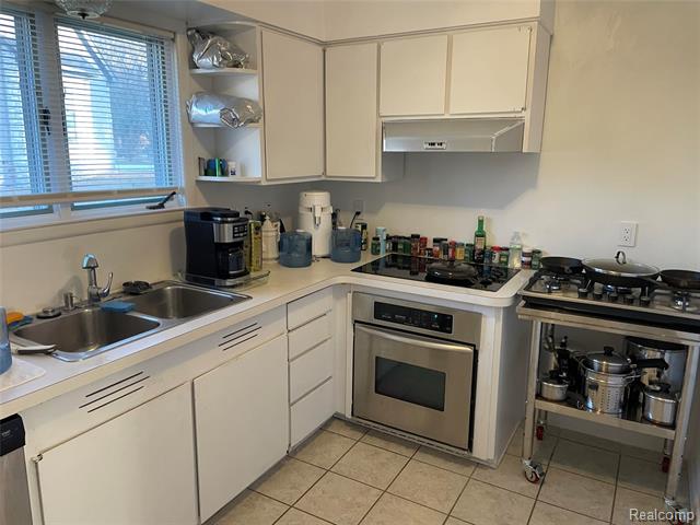 Builiding view seventy three for 3443 Nichols, Auburn Hills, MI. 48326