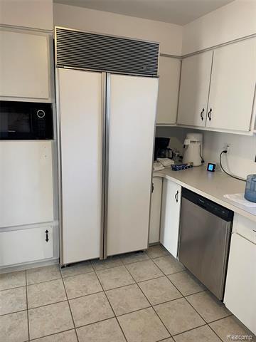 Builiding view seventy two for 3443 Nichols, Auburn Hills, MI. 48326