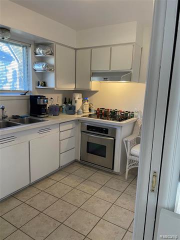 Builiding view thirty eight for 3443 Nichols, Auburn Hills, MI. 48326