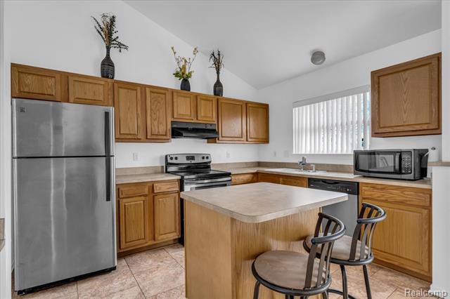 Builiding view eleven for 845 Canter, Auburn Hills, MI. 48326