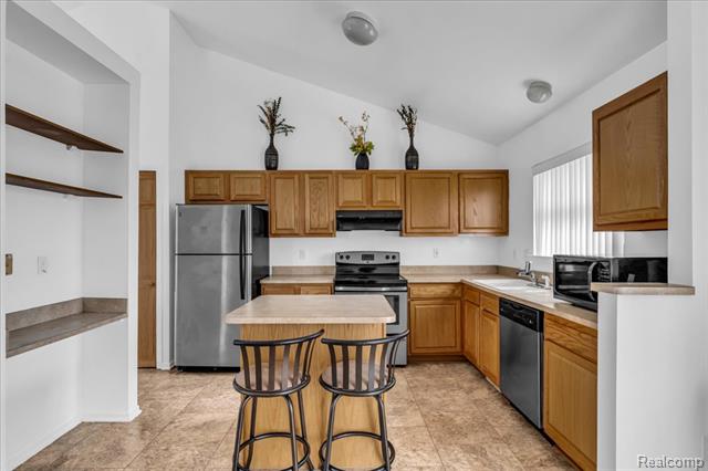 Builiding view ten for 845 Canter, Auburn Hills, MI. 48326