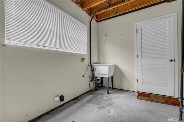 Builiding view thirty for 845 Canter, Auburn Hills, MI. 48326