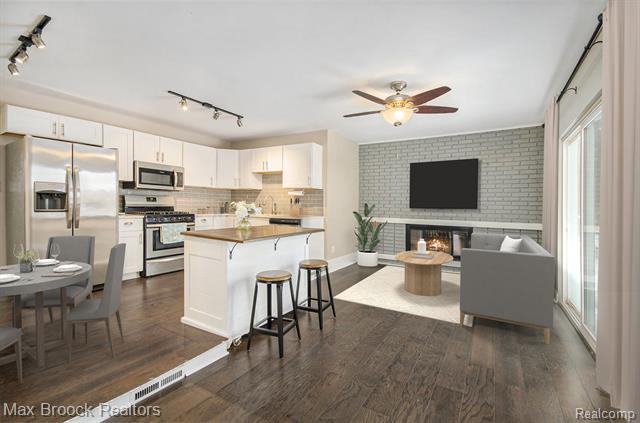 Builiding view eight for 720 Hamlet, Auburn Hills, MI. 48326