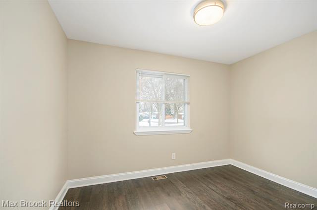 Builiding view eleven for 720 Hamlet, Auburn Hills, MI. 48326