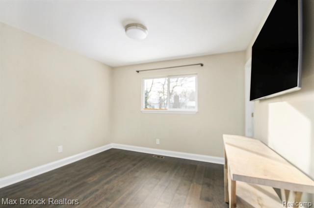 Builiding view fourteen for 720 Hamlet, Auburn Hills, MI. 48326