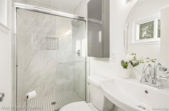 Builiding view sixteen for 720 Hamlet, Auburn Hills, MI. 48326