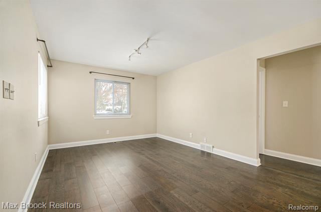 Builiding view three for 720 Hamlet, Auburn Hills, MI. 48326