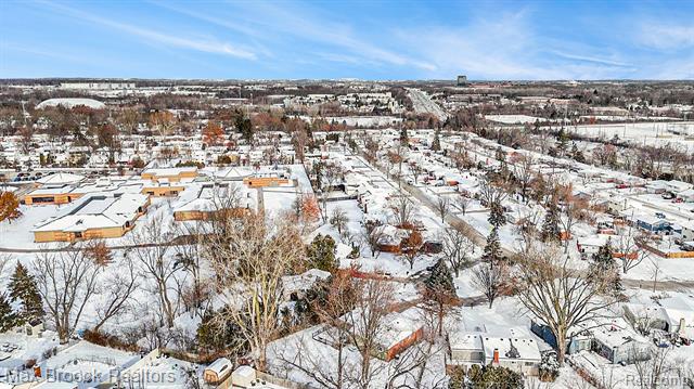Builiding view twenty for 720 Hamlet, Auburn Hills, MI. 48326