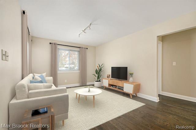 Builiding view two for 720 Hamlet, Auburn Hills, MI. 48326