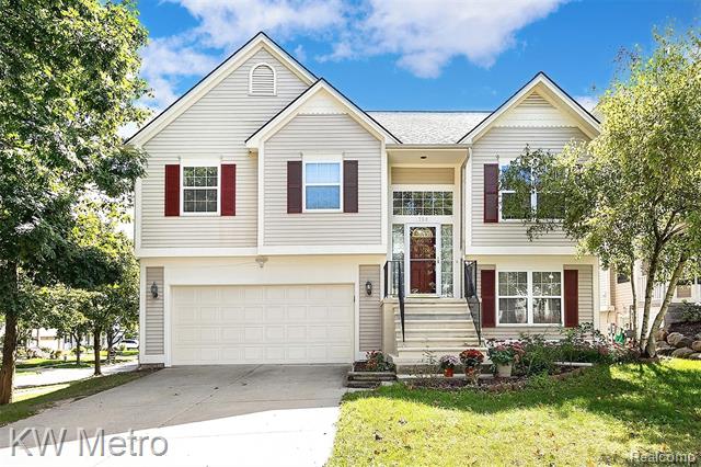 front view for 758 Huntclub Blvd, Auburn Hills, Mi. 48326