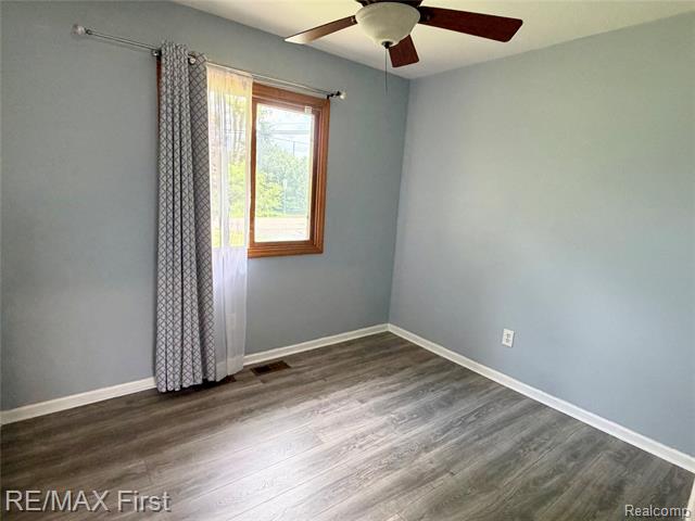 Builiding view fifteen for 2830 Hessel, Rochester, MI. 48307
