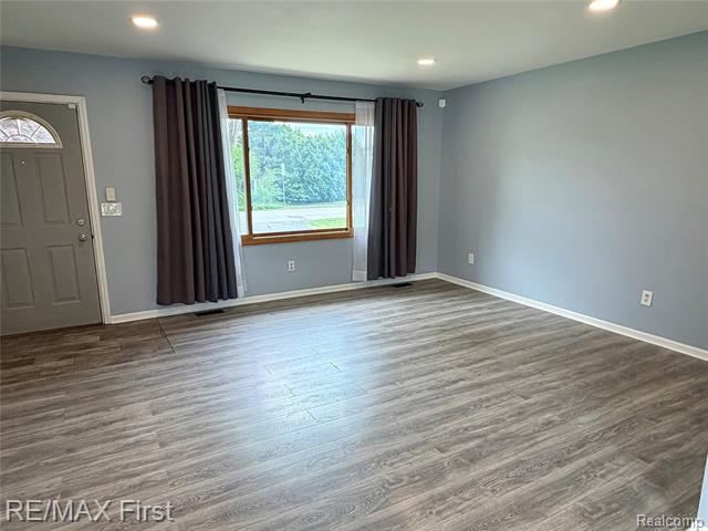 Builiding view five for 2830 Hessel, Rochester, MI. 48307