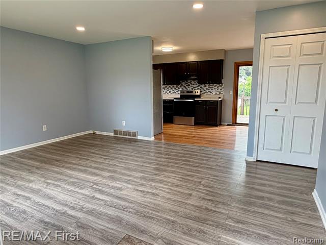 Builiding view four for 2830 Hessel, Rochester, MI. 48307