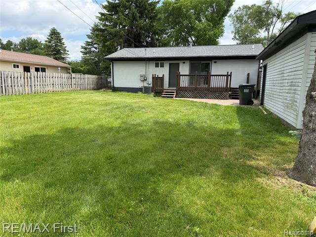 Builiding view twenty six for 2830 Hessel, Rochester, MI. 48307